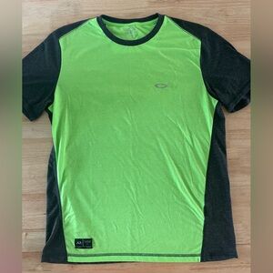 Oakley T Shirt lightweight and breathable size large